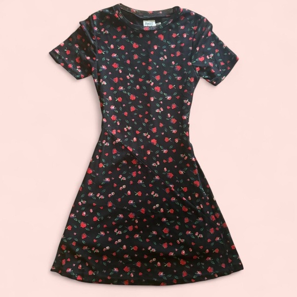 Princess Polly Dresses & Skirts - Princess Polly Black Floral Mini Dress